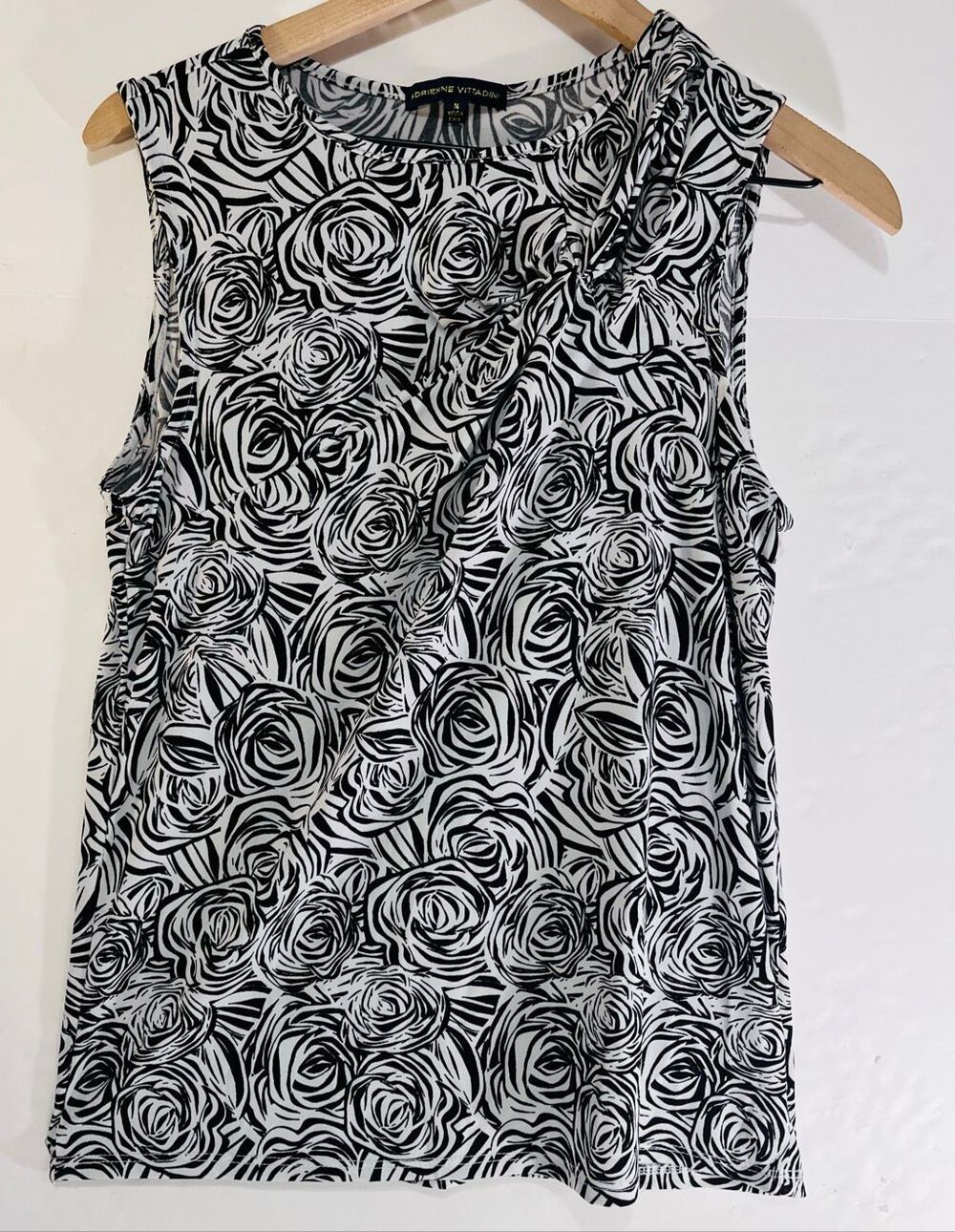 Adrienne Vittadini Black And White Floral Sleeveless Top   Size M